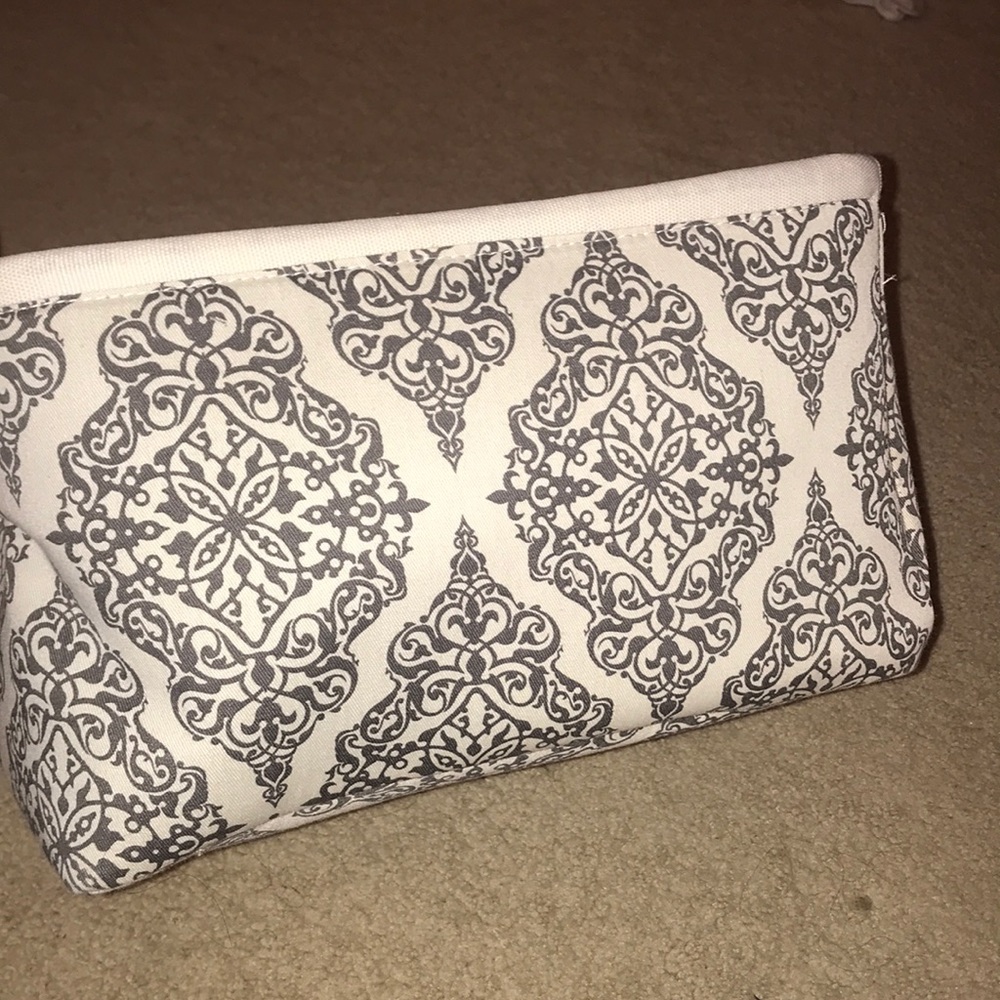 Basket with grey print